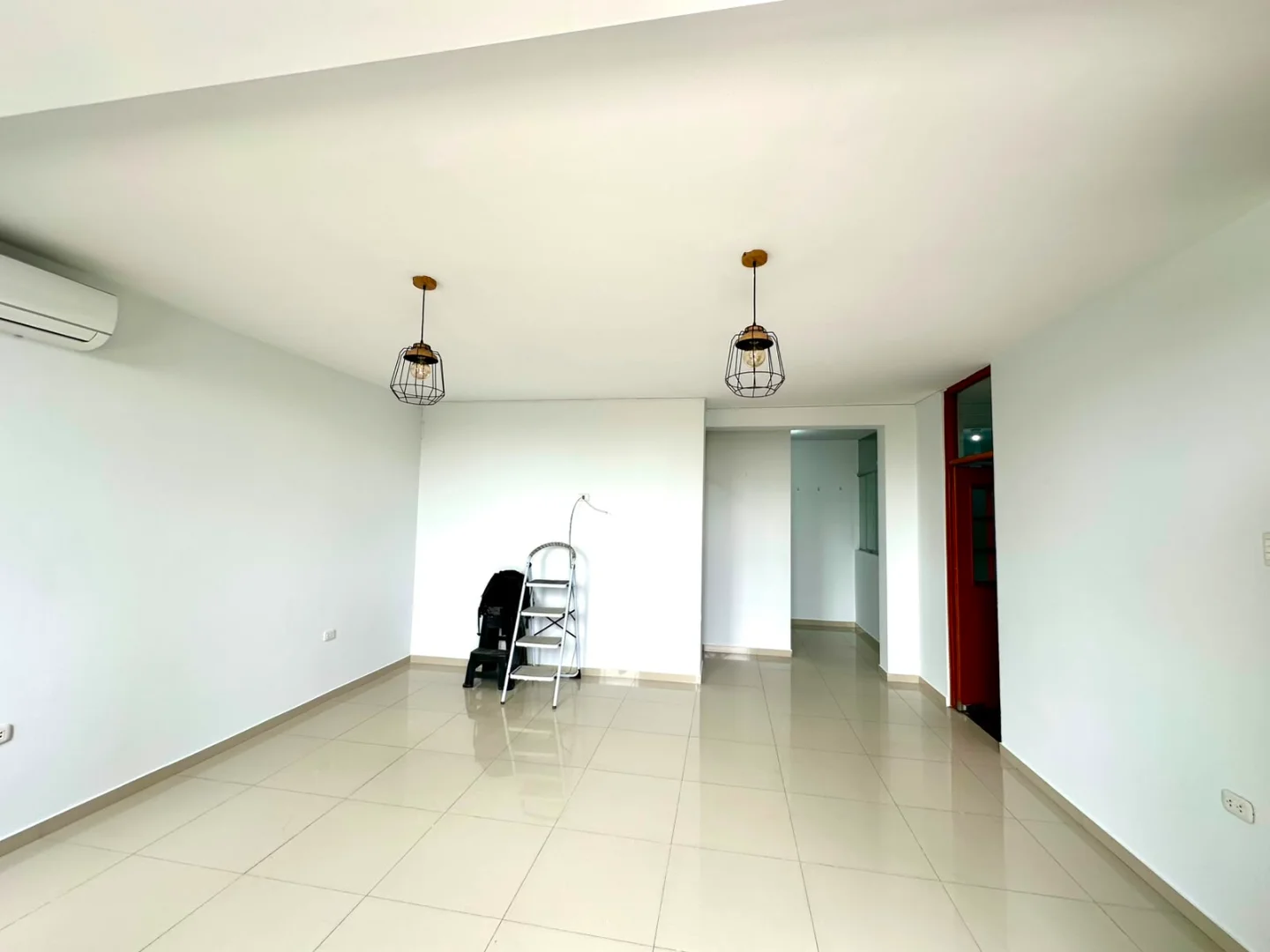 ALQUILER DE ACOGEDOR DEPARTAMENTO EN 2DO PISO - URBANIZACION LOURDES - PIURA