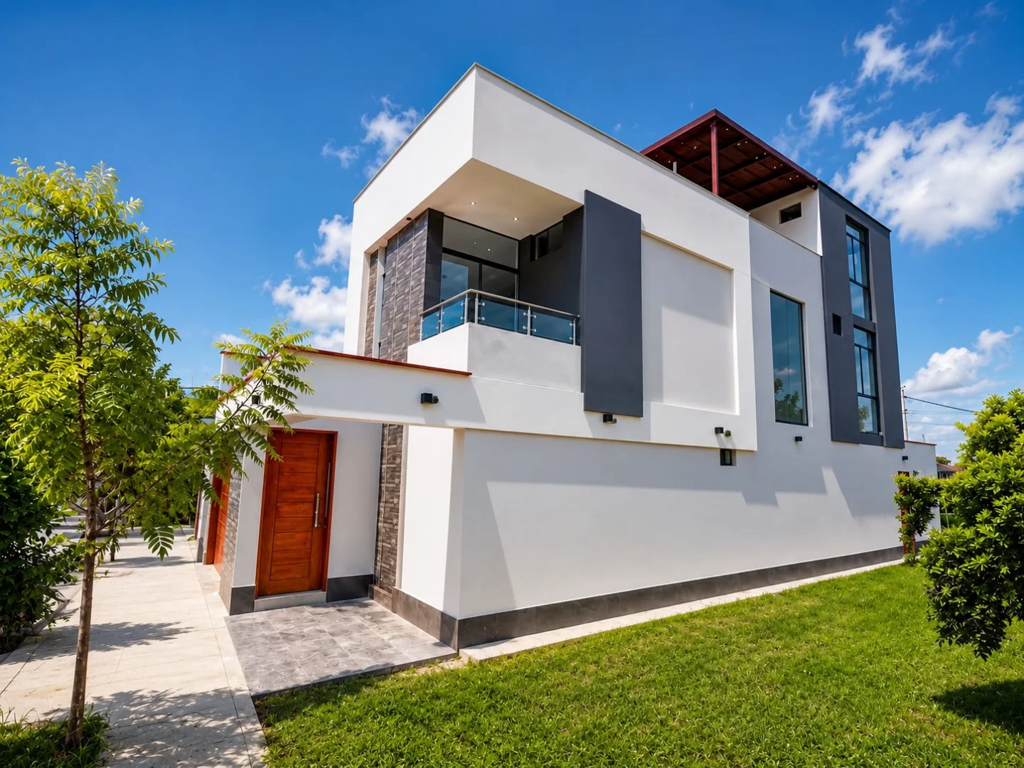 VENTA DE EXCLUSIVA CASA DE ESTRENO CON PISCINA Y DOBLE ACCESO - URB. BOULEVARD