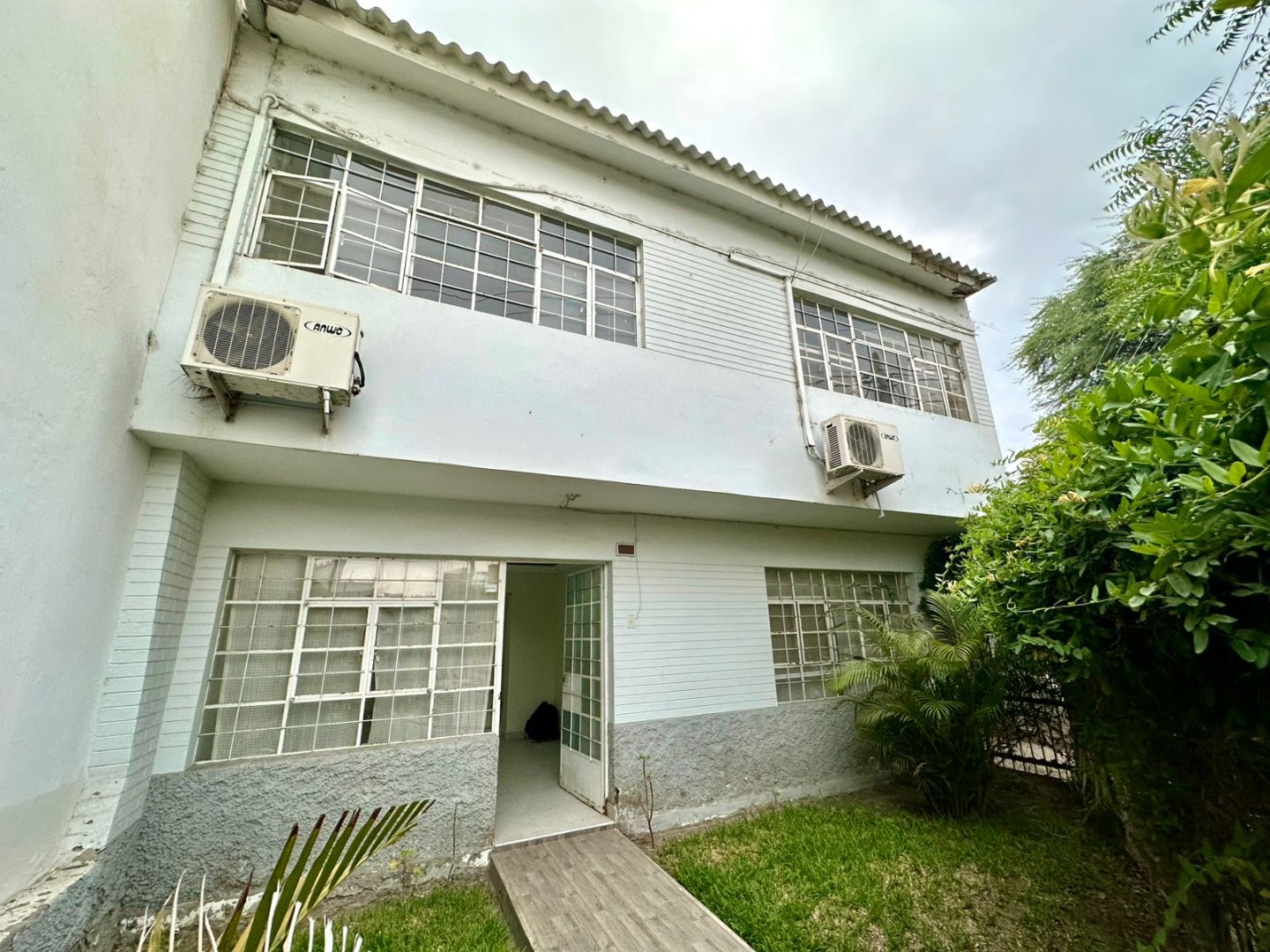 AMPLIA CASA EN ALQUILER  - URBANIZACIÓN CLARKE -  A MEDIA CUADRA DE LA AV. GRAU 