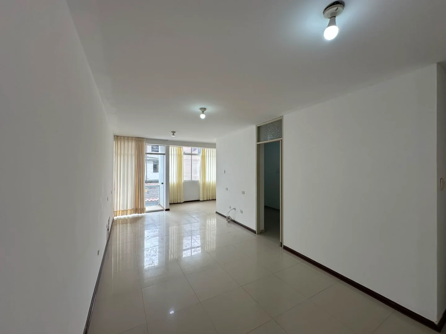 DEPARTAMENTO EN ALQUILER - 2DO PISO - URB. MIRAFLORES - PIURA