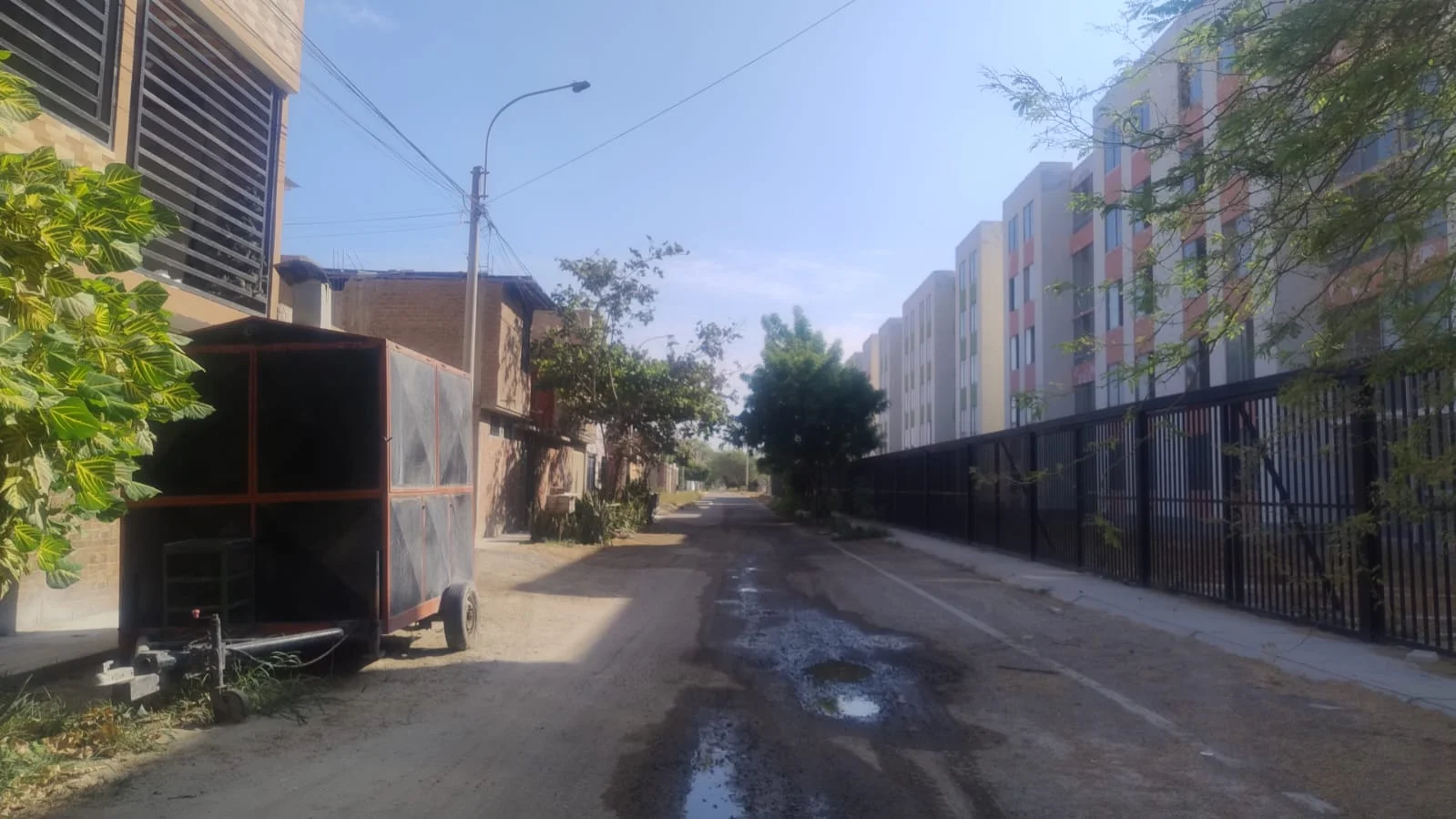 CASA EN VENTA - URBANIZACION LAS CASUARINAS - CERCA AL COLEGIO SCHOOL