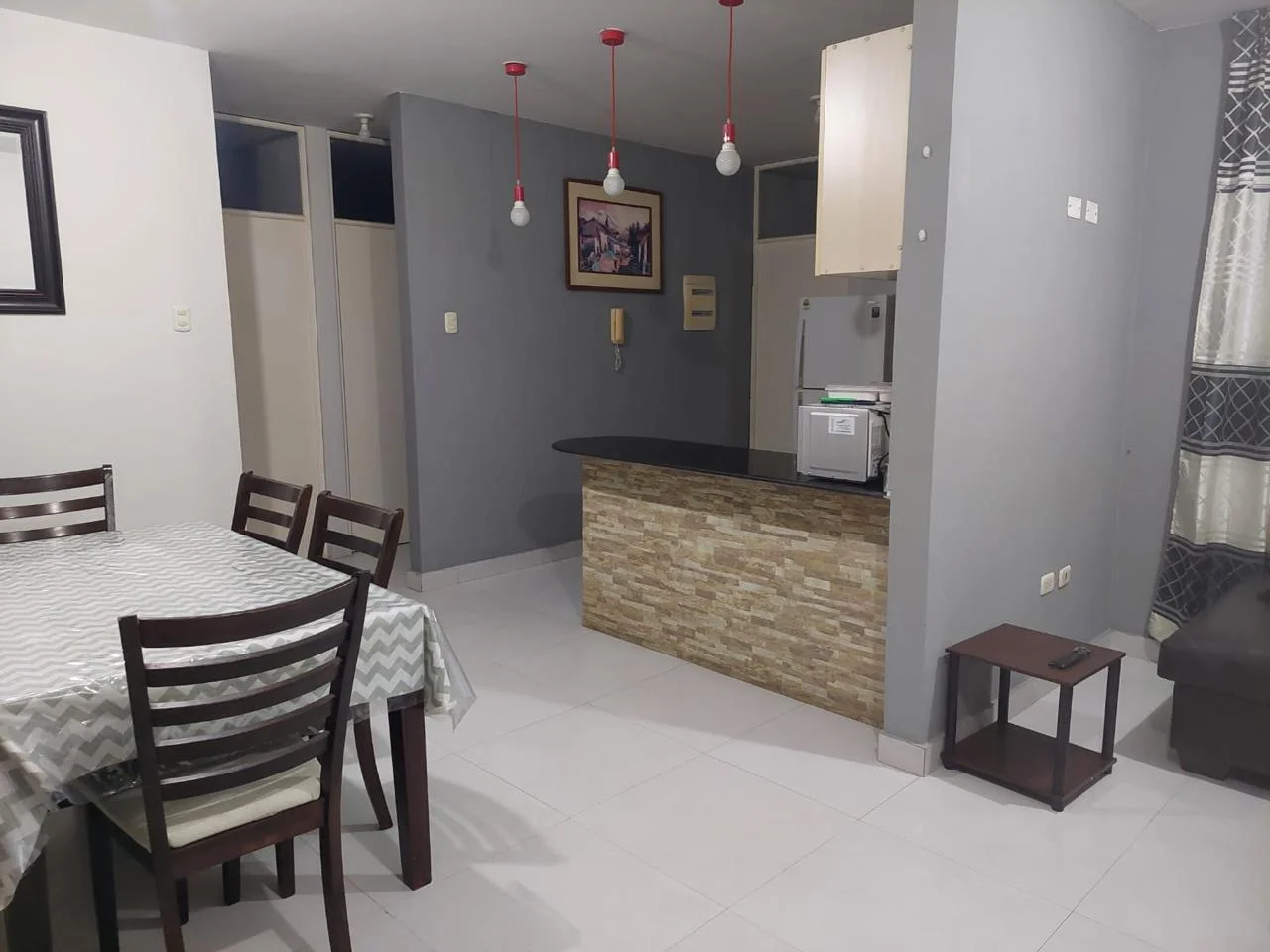 DEPARTAMENTO AMOBLADO EN ALQUILER - URB. MIRAFLORES - QUINTO PISO