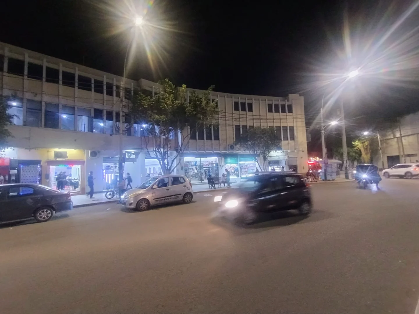LOCAL COMERCIAL EN ALQUILER 2DO PISO - OVALO GRAU - PIURA