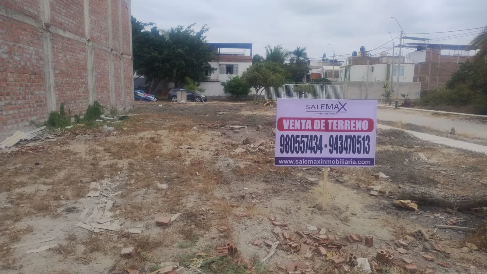 TERRENO TITULADO EN VENTA - DE 220 m² - URB. LOS ABOGADOS